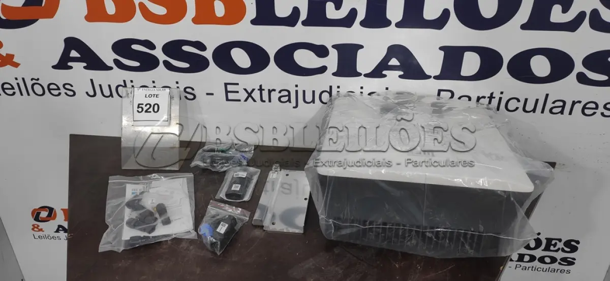 LOTE 520 - 01 INVERSOR SOLAR DA WEG SIW200G M080WO. (NO ESTADO) ATENÇÃO! FAZER A VISITAÇÃO ANTES DE ARREMATAR, NÃO SABEMOS SE FUNCIONA, LEILÃO NÃO TEM GARANTIA E NEM DEVOLUÇÃO, SUJEITO A POSSÍVEIS AVARIAS VISÍVEIS/OCULTAS