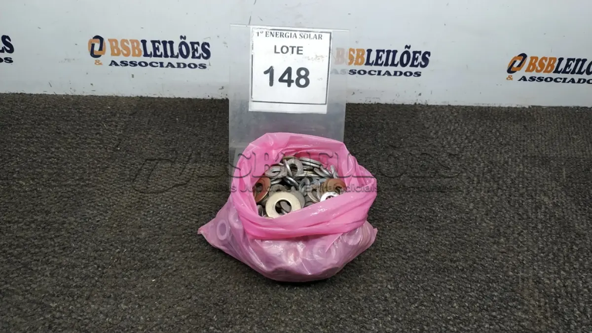 LOTE 148 - 01 CAIXA COM ARRUELAS DE AÇO. (NO ESTADO) ATENÇÃO! FAZER A VISITAÇÃO ANTES DE ARREMATAR, NÃO SABEMOS SE FUNCIONA, LEILÃO NÃO TEM GARANTIA E NEM DEVOLUÇÃO, SUJEITO A POSSÍVEIS AVARIAS VISÍVEIS/OCULTAS E/OU AUSÊNCIA DE COMPONENTES.