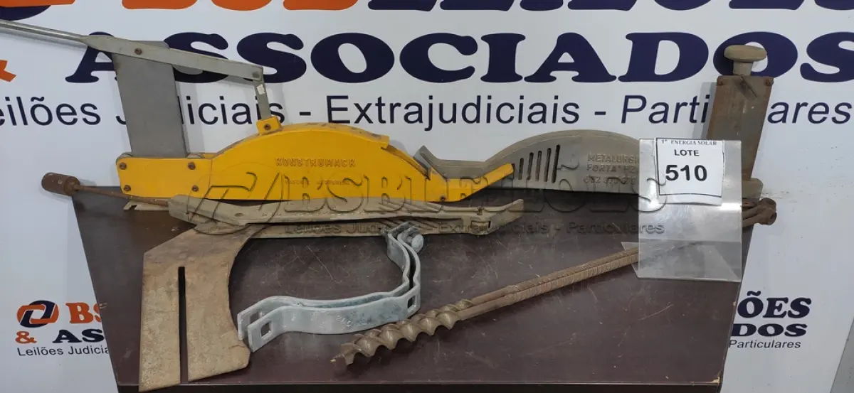 LOTE 510 - 02 BROCAS PARA MADEIRA E 02 PROTETORES DE SERRA DE BANCADA. (NO ESTADO) ATENÇÃO! FAZER A VISITAÇÃO ANTES DE ARREMATAR, NÃO SABEMOS SE FUNCIONA, LEILÃO NÃO TEM GARANTIA E NEM DEVOLUÇÃO, SUJEITO A POSSÍVEIS AVARIAS VISÍVEIS/OCULTAS