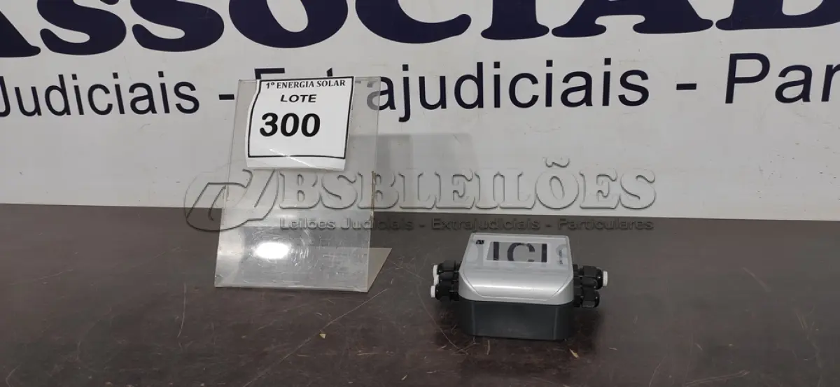 LOTE 300 - 01 SMA SUNNY SENSOR BOX. (NO ESTADO) ATENÇÃO! FAZER A VISITAÇÃO ANTES DE ARREMATAR, NÃO SABEMOS SE FUNCIONA, LEILÃO NÃO TEM GARANTIA E NEM DEVOLUÇÃO, SUJEITO A POSSÍVEIS AVARIAS VISÍVEIS/OCULTAS E/OU AUSÊNCIA DE COMPONENTES.