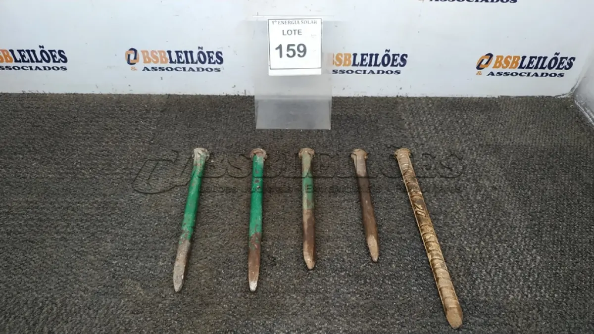 LOTE 159 - 04 PONTEIROS DE AÇO E 01 TALHADEIRA CHATA. (NO ESTADO) ATENÇÃO! FAZER A VISITAÇÃO ANTES DE ARREMATAR, NÃO SABEMOS SE FUNCIONA, LEILÃO NÃO TEM GARANTIA E NEM DEVOLUÇÃO, SUJEITO A POSSÍVEIS AVARIAS VISÍVEIS/OCULTAS E/OU AUSÊNCIA DE COMPONENTES.