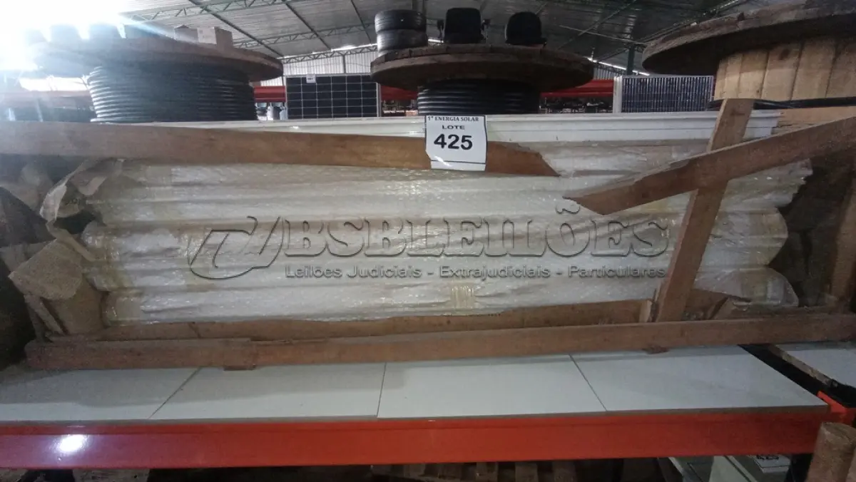 LOTE 425 - 01 LOTE COM CALHAS PARA LÂMPADAS FLUORESCENTE. (NO ESTADO) ATENÇÃO! FAZER A VISITAÇÃO ANTES DE ARREMATAR, NÃO SABEMOS SE FUNCIONA, LEILÃO NÃO TEM GARANTIA E NEM DEVOLUÇÃO, SUJEITO A POSSÍVEIS AVARIAS VISÍVEIS/OCULTAS E/OU