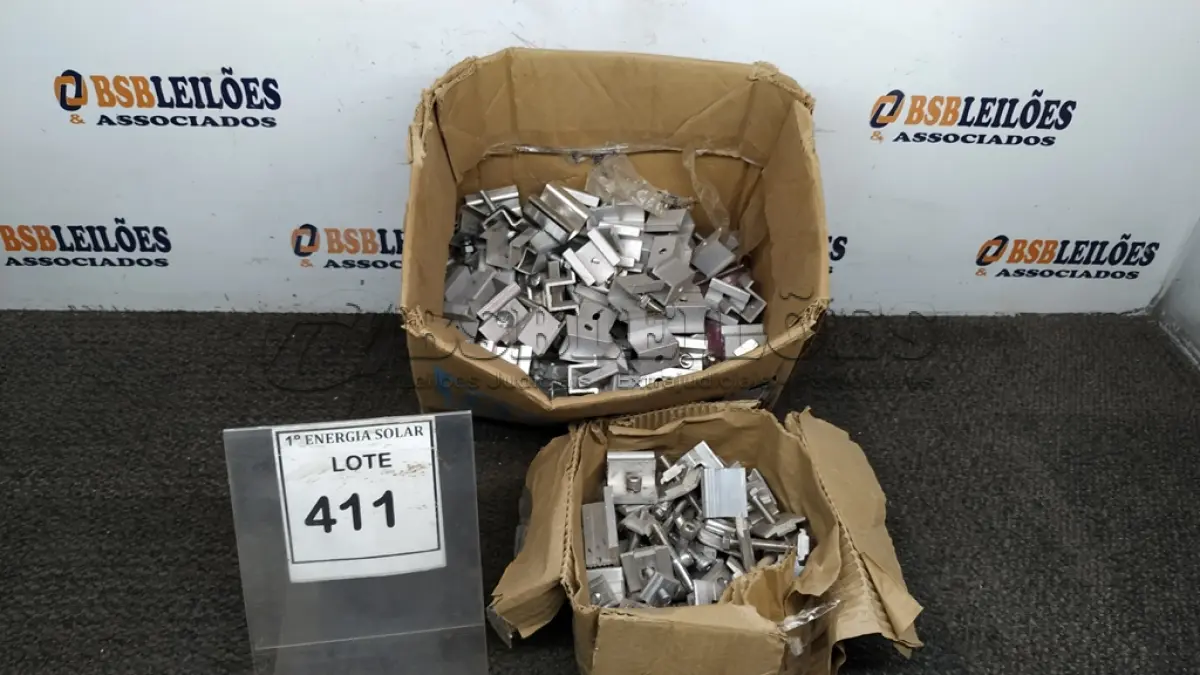 LOTE 411 - 01 CAIXA COM GRAMPOS INTERMEDIÁRIOS. (NO ESTADO) ATENÇÃO! FAZER A VISITAÇÃO ANTES DE ARREMATAR, NÃO SABEMOS SE FUNCIONA, LEILÃO NÃO TEM GARANTIA E NEM DEVOLUÇÃO, SUJEITO A POSSÍVEIS AVARIAS VISÍVEIS/OCULTAS E/OU 