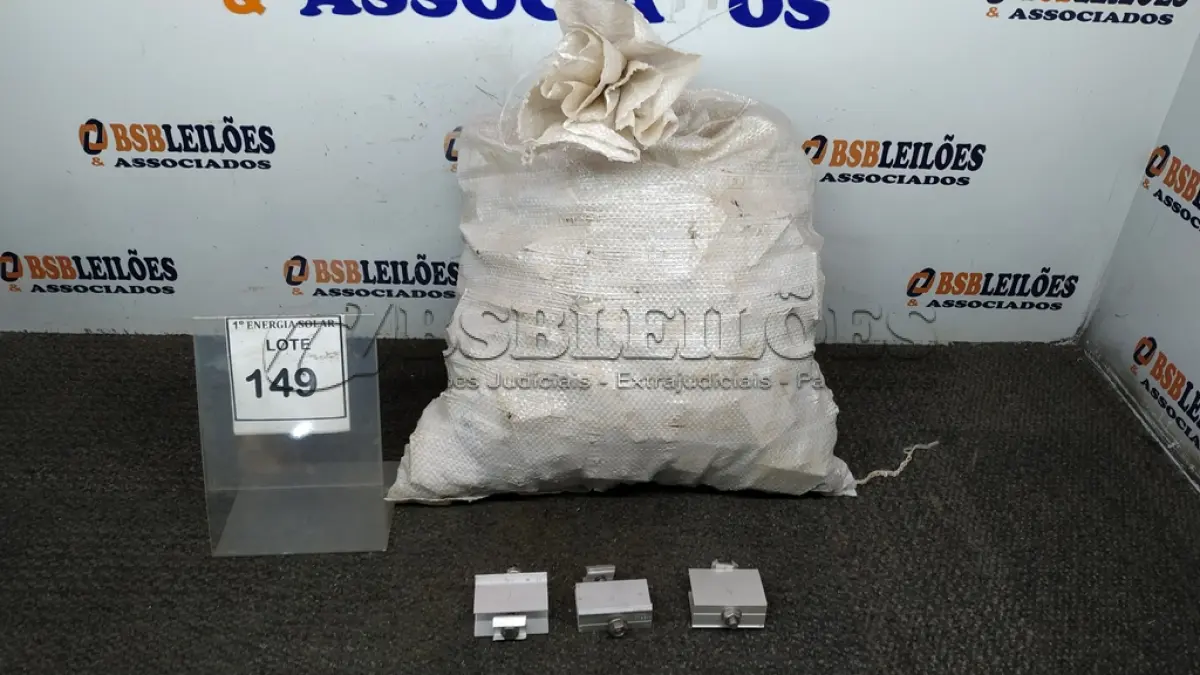 LOTE 149 - 01 SACO COM GRAMPOS FINAL PARA PAINEL. (NO ESTADO) ATENÇÃO! FAZER A VISITAÇÃO ANTES DE ARREMATAR, NÃO SABEMOS SE FUNCIONA, LEILÃO NÃO TEM GARANTIA E NEM DEVOLUÇÃO, SUJEITO A POSSÍVEIS AVARIAS VISÍVEIS/OCULTAS E/OU AUSÊNCIA DE COMPONENTES.