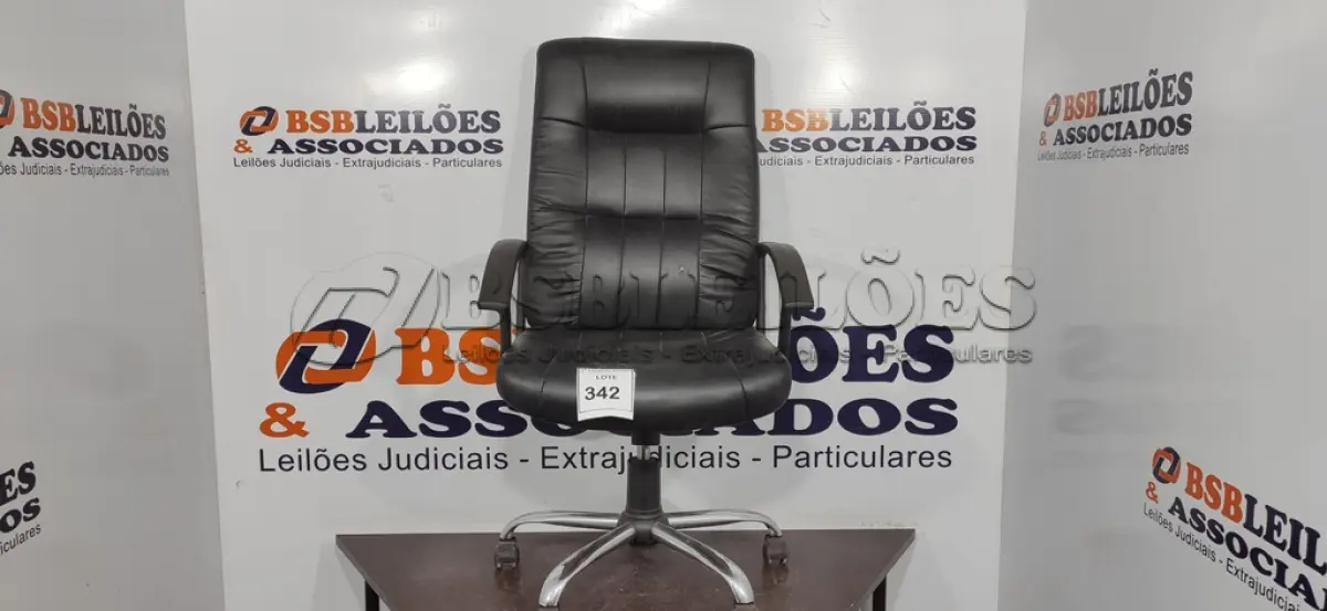 LOTE 342 - 01 CADEIRA GIRATÓRIA PARA ESCRITÓRIO. (NO ESTADO) ATENÇÃO! FAZER A VISITAÇÃO ANTES DE ARREMATAR, NÃO SABEMOS SE FUNCIONA, LEILÃO NÃO TEM GARANTIA E NEM DEVOLUÇÃO, SUJEITO A POSSÍVEIS AVARIAS VISÍVEIS/OCULTAS E/OU AUSÊNCIA DE COMPONENTES.