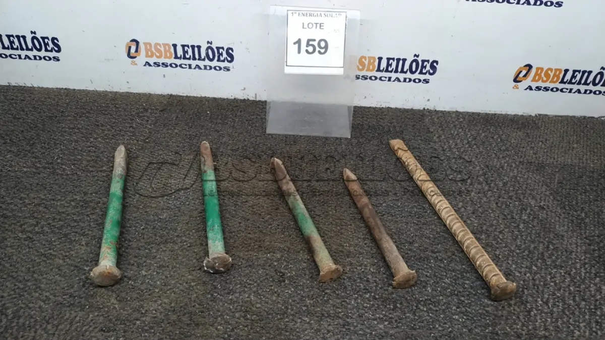 LOTE 159 - 04 PONTEIROS DE AÇO E 01 TALHADEIRA CHATA. (NO ESTADO) ATENÇÃO! FAZER A VISITAÇÃO ANTES DE ARREMATAR, NÃO SABEMOS SE FUNCIONA, LEILÃO NÃO TEM GARANTIA E NEM DEVOLUÇÃO, SUJEITO A POSSÍVEIS AVARIAS VISÍVEIS/OCULTAS E/OU AUSÊNCIA DE COMPONENTES.