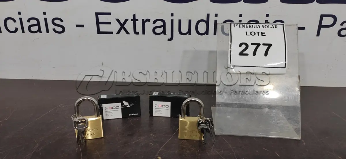 LOTE 277 - 02 CADEADOS DE LATÃO COM CHAVE MARCAM PADO N*45MM. (NO ESTADO) ATENÇÃO! FAZER A VISITAÇÃO ANTES DE ARREMATAR, NÃO SABEMOS SE FUNCIONA, LEILÃO NÃO TEM GARANTIA E NEM DEVOLUÇÃO, SUJEITO A POSSÍVEIS AVARIAS VISÍVEIS/OCULTAS E/OU AUSÊNCIA DE COMPONENTES.