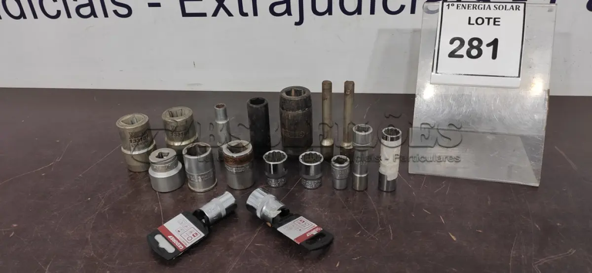 LOTE 281 - 01 LOTE COM CHAVES CACHIMBO DIVERSAS. (NO ESTADO) ATENÇÃO! FAZER A VISITAÇÃO ANTES DE ARREMATAR, NÃO SABEMOS SE FUNCIONA, LEILÃO NÃO TEM GARANTIA E NEM DEVOLUÇÃO, SUJEITO A POSSÍVEIS AVARIAS VISÍVEIS/OCULTAS E/OU AUSÊNCIA DE COMPONENTES.