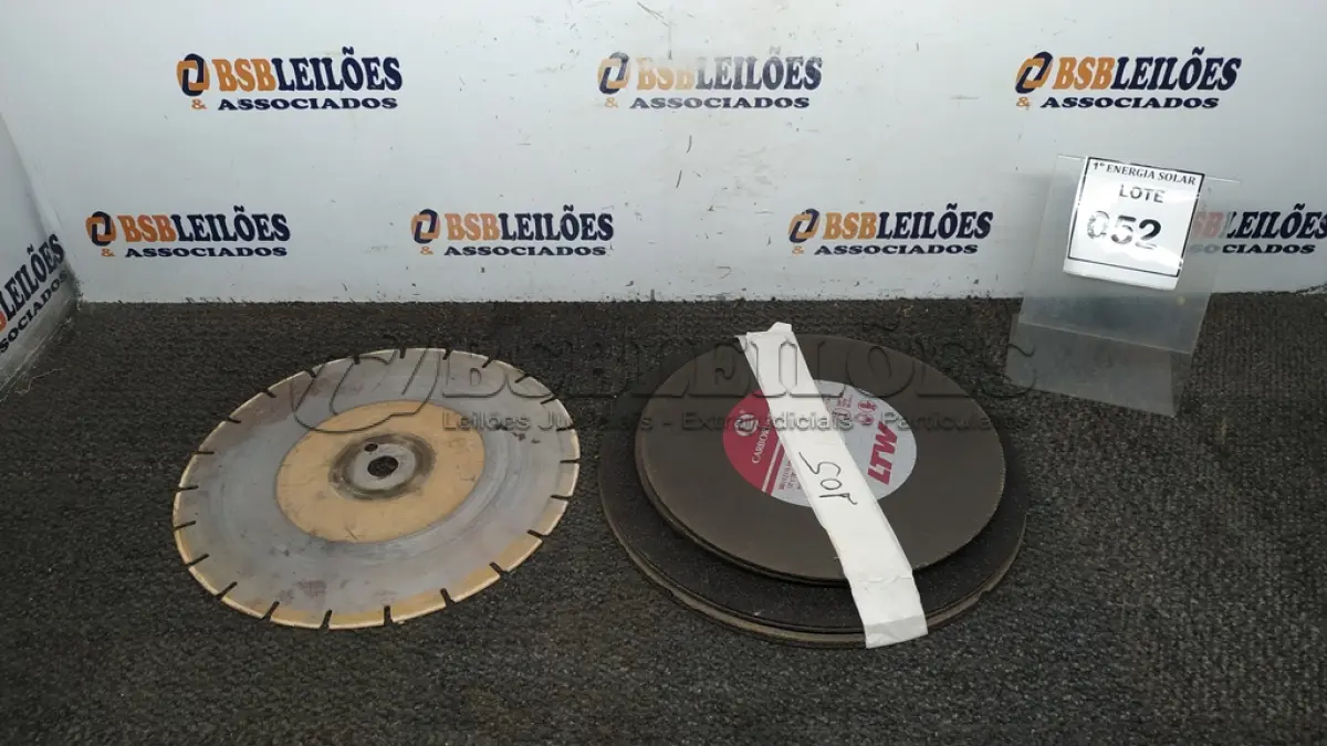 LOTE 052 - 10 DISCOS PARA POLICORTE E 01 DISCO DIAMANTADO PARA PISO. (NO ESTADO) ATENÇÃO! FAZER A VISITAÇÃO ANTES DE ARREMATAR, NÃO SABEMOS SE FUNCIONA, LEILÃO NÃO TEM GARANTIA E NEM DEVOLUÇÃO, SUJEITO A POSSÍVEIS AVARIAS VISÍVEIS/OCULTAS E/OU AUSÊNCIA DE COMPONENTES.