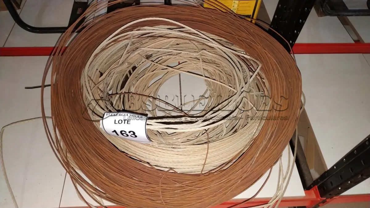 LOTE 163 - 01 LOTE COM CABOS EM ALUMÍNIO E ARAME LISO. (NO ESTADO) ATENÇÃO! FAZER A VISITAÇÃO ANTES DE ARREMATAR, NÃO SABEMOS SE FUNCIONA, LEILÃO NÃO TEM GARANTIA E NEM DEVOLUÇÃO, SUJEITO A POSSÍVEIS AVARIAS VISÍVEIS/OCULTAS E/OU AUSÊNCIA DE COMPONENTES.