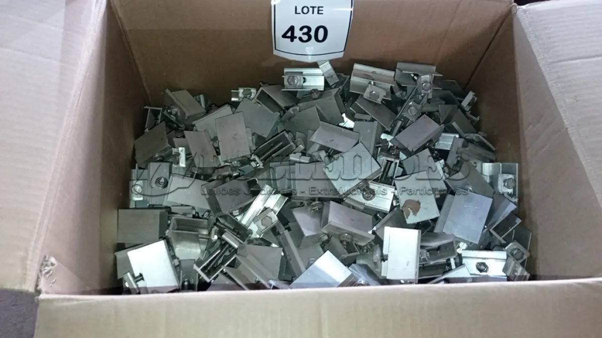 LOTE 430 - 01 CAIXA COM FIXADOR OPSUN PARA PAINEL SOLAR. (NO ESTADO) ATENÇÃO! FAZER A VISITAÇÃO ANTES DE ARREMATAR, NÃO SABEMOS SE FUNCIONA, LEILÃO NÃO TEM GARANTIA E NEM DEVOLUÇÃO, SUJEITO A POSSÍVEIS AVARIAS VISÍVEIS/OCULTAS E/OU 