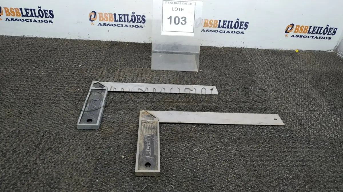LOTE 103 - 02 ESQUADROS E 3 PONTEIROS. (NO ESTADO) ATENÇÃO! FAZER A VISITAÇÃO ANTES DE ARREMATAR, NÃO SABEMOS SE FUNCIONA, LEILÃO NÃO TEM GARANTIA E NEM DEVOLUÇÃO, SUJEITO A POSSÍVEIS AVARIAS VISÍVEIS/OCULTAS E/OU AUSÊNCIA DE COMPONENTES.