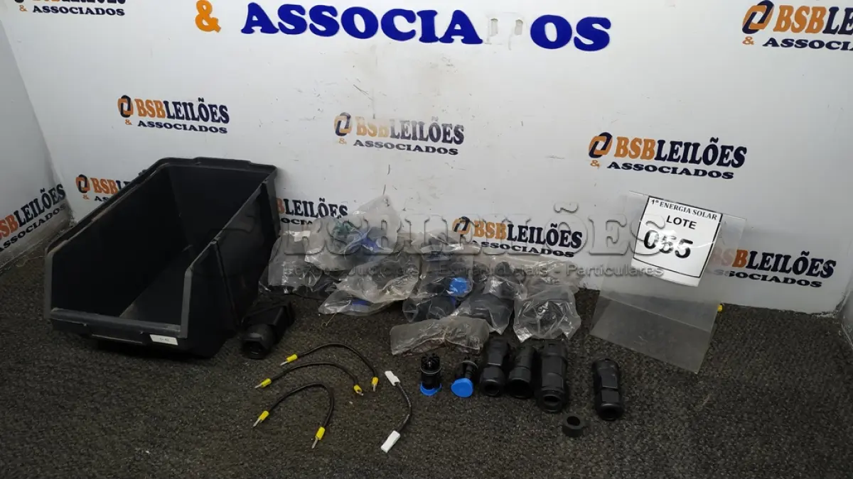 LOTE 055 - 01 LOTE COM CONECTORES SOLAR FOTOVOLTAICO. (NO ESTADO) ATENÇÃO! FAZER A VISITAÇÃO ANTES DE ARREMATAR, NÃO SABEMOS SE FUNCIONA, LEILÃO NÃO TEM GARANTIA E NEM DEVOLUÇÃO, SUJEITO A POSSÍVEIS AVARIAS VISÍVEIS/OCULTAS E/OU AUSÊNCIA DE COMPONENTES.
