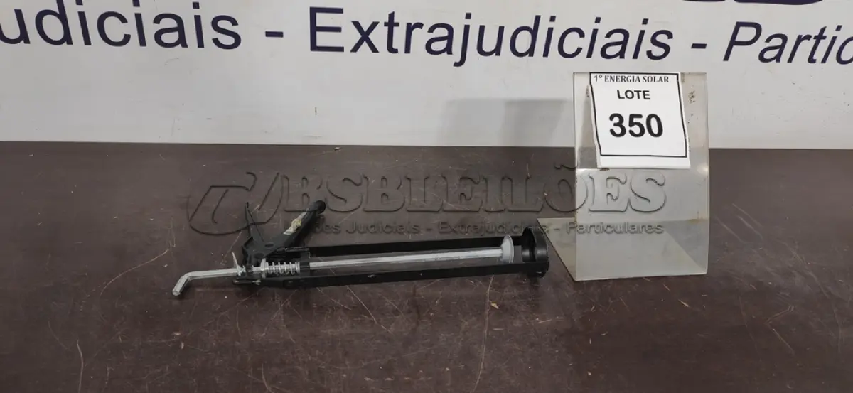 LOTE 350 - 01 PISTOLA DE TUBO DE SILICONE. (NO ESTADO) ATENÇÃO! FAZER A VISITAÇÃO ANTES DE ARREMATAR, NÃO SABEMOS SE FUNCIONA, LEILÃO NÃO TEM GARANTIA E NEM DEVOLUÇÃO, SUJEITO A POSSÍVEIS AVARIAS VISÍVEIS/OCULTAS E/OU AUSÊNCIA DE COMPONENTES.