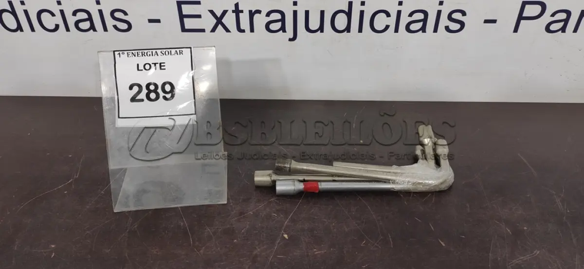 LOTE 289 - 04 CHAVES L N*13 E 15. (NO ESTADO) ATENÇÃO! FAZER A VISITAÇÃO ANTES DE ARREMATAR, NÃO SABEMOS SE FUNCIONA, LEILÃO NÃO TEM GARANTIA E NEM DEVOLUÇÃO, SUJEITO A POSSÍVEIS AVARIAS VISÍVEIS/OCULTAS E/OU AUSÊNCIA DE COMPONENTES.
