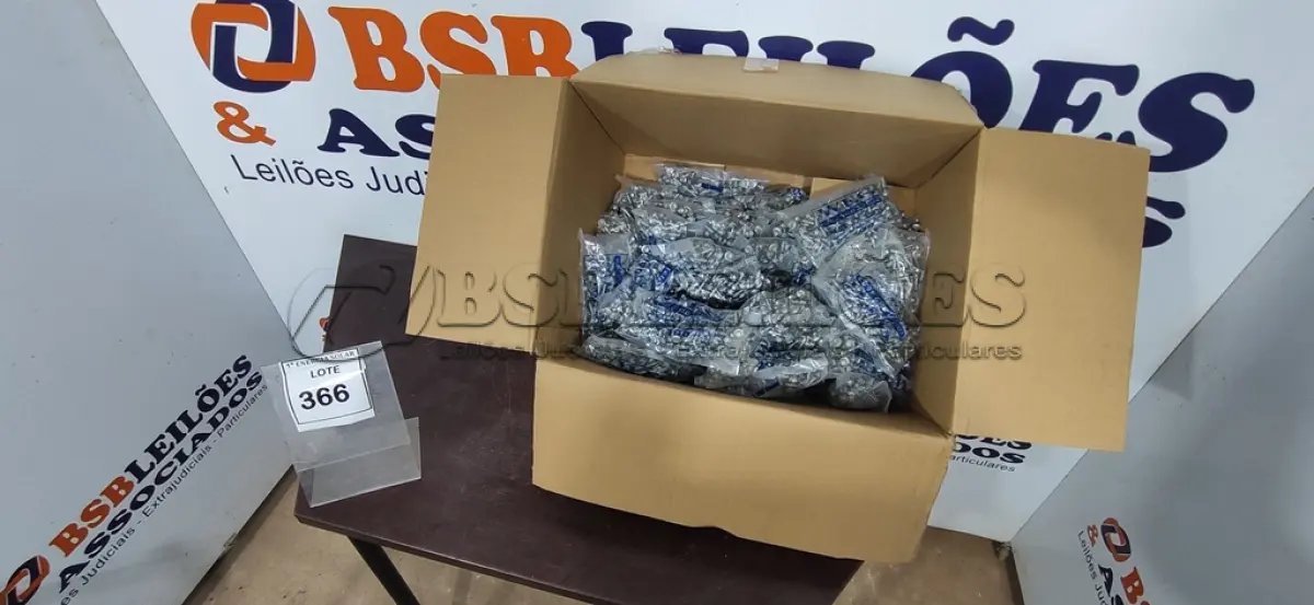 LOTE 366 - 01 CAIXA COM APROXIMADAMENTE 5.500 PARAFUSOS AUTO BROCANTE. (NO ESTADO) ATENÇÃO! FAZER A VISITAÇÃO ANTES DE ARREMATAR, NÃO SABEMOS SE FUNCIONA, LEILÃO NÃO TEM GARANTIA E NEM DEVOLUÇÃO, SUJEITO A POSSÍVEIS AVARIAS VISÍVEIS/OCULTAS E/OU 