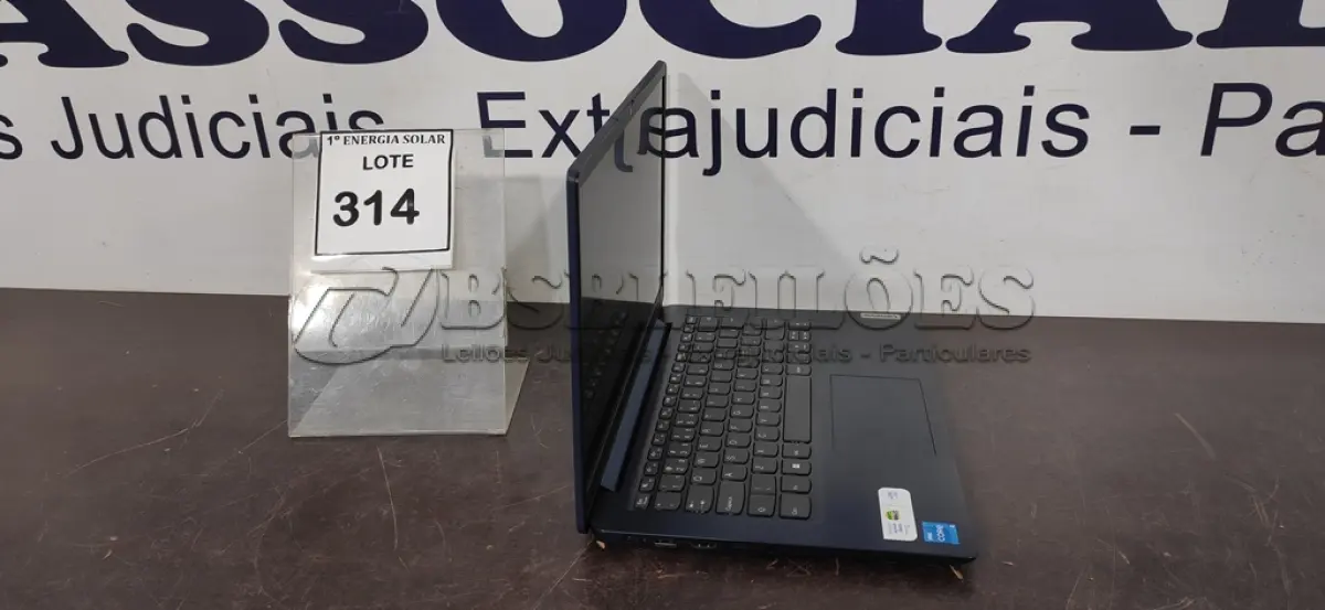 LOTE 314 - 01 NOTEBOOK LENOVO COREI3 SEM FONTE COM DEFEITO NA TELA. (NO ESTADO) ATENÇÃO! FAZER A VISITAÇÃO ANTES DE ARREMATAR, NÃO SABEMOS SE FUNCIONA, LEILÃO NÃO TEM GARANTIA E NEM DEVOLUÇÃO, SUJEITO A POSSÍVEIS AVARIAS VISÍVEIS/OCULTAS E/OU AUSÊNCIA DE COMPONENTES.