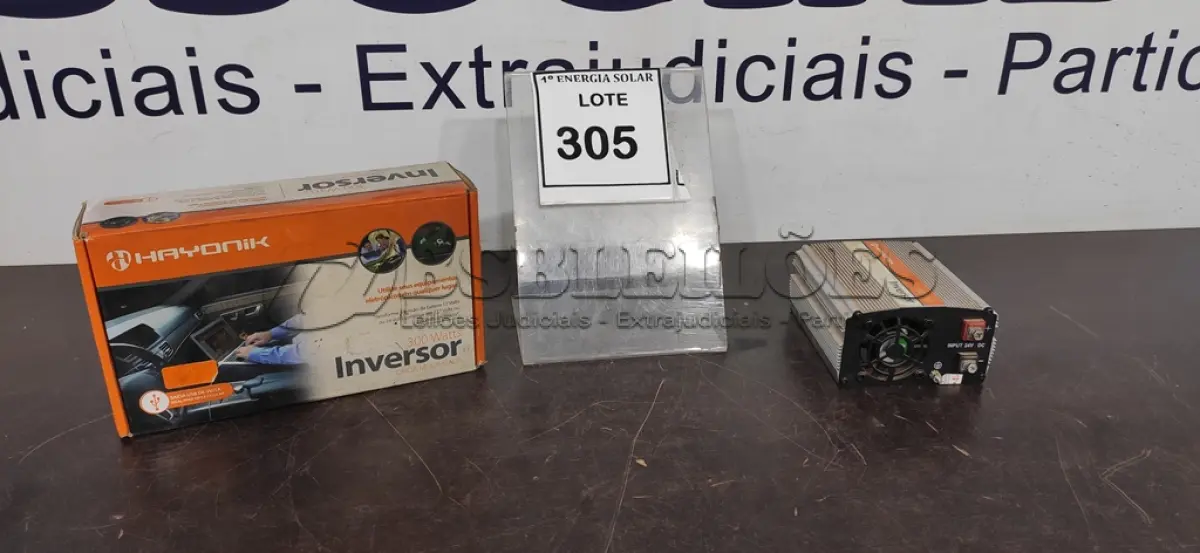 LOTE 305 - 01 INVERSOR DE ONDA MODIFICADA 400WATTS ENTRADA 24V E SAÍDA 127V. (NO ESTADO) ATENÇÃO! FAZER A VISITAÇÃO ANTES DE ARREMATAR, NÃO SABEMOS SE FUNCIONA, LEILÃO NÃO TEM GARANTIA E NEM DEVOLUÇÃO, SUJEITO A POSSÍVEIS AVARIAS VISÍVEIS/OCULTAS E/OU AUSÊNCIA DE COMPONENTES.