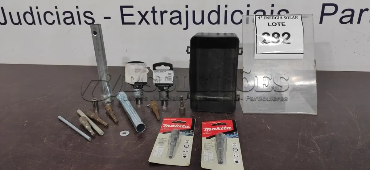 LOTE 282 - 02 CHAVES DE VELA, 02 BITS 3/8 E 02 CACHIMBOS N*10. (NO ESTADO) ATENÇÃO! FAZER A VISITAÇÃO ANTES DE ARREMATAR, NÃO SABEMOS SE FUNCIONA, LEILÃO NÃO TEM GARANTIA E NEM DEVOLUÇÃO, SUJEITO A POSSÍVEIS AVARIAS VISÍVEIS/OCULTAS E/OU AUSÊNCIA DE COMPONENTES.