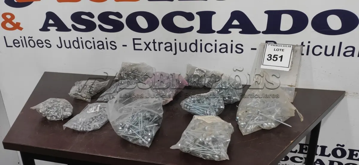 LOTE 351 - 01 CAIXA COM PARA FUSOS DE FIXAÇÃO ALUZINCO 0,55CM E PARAFUSOS AUTO BROCANTE. (NO ESTADO) ATENÇÃO! FAZER A VISITAÇÃO ANTES DE ARREMATAR, NÃO SABEMOS SE FUNCIONA, LEILÃO NÃO TEM GARANTIA E NEM DEVOLUÇÃO, SUJEITO A POSSÍVEIS AVARIAS VISÍVEIS/OCULTAS E/OU AUSÊNCIA DE COMPONENTES.