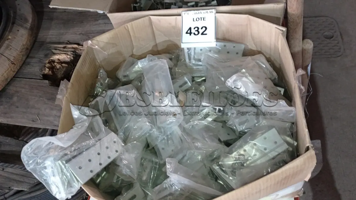 LOTE 432 - 01 CAIXA COM SUPORTE PRA PAINEL SOLAR. (NO ESTADO) ATENÇÃO! FAZER A VISITAÇÃO ANTES DE ARREMATAR, NÃO SABEMOS SE FUNCIONA, LEILÃO NÃO TEM GARANTIA E NEM DEVOLUÇÃO, SUJEITO A POSSÍVEIS AVARIAS VISÍVEIS/OCULTAS E/OU 