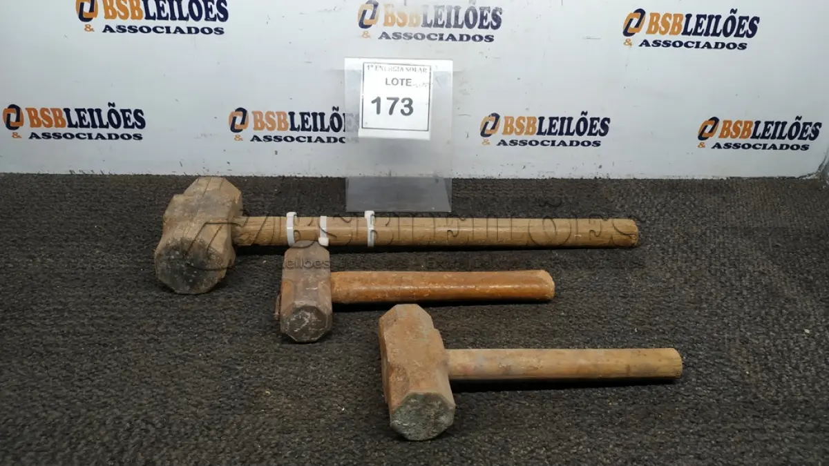 LOTE 173 - 03 MARRETAS COM CABO. (NO ESTADO) ATENÇÃO! FAZER A VISITAÇÃO ANTES DE ARREMATAR, NÃO SABEMOS SE FUNCIONA, LEILÃO NÃO TEM GARANTIA E NEM DEVOLUÇÃO, SUJEITO A POSSÍVEIS AVARIAS VISÍVEIS/OCULTAS E/OU AUSÊNCIA DE COMPONENTES.