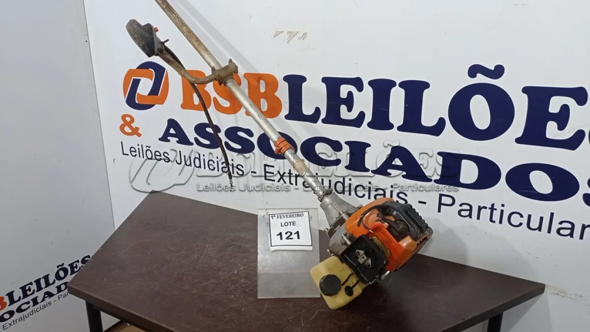 LOTE 121 - 01 ROÇADEIRA A GASOLINA INCOMPLETA. (NO ESTADO) ATENÇÃO! FAZER A VISITAÇÃO ANTES DE ARREMATAR, NÃO SABEMOS SE FUNCIONA, LEILÃO NÃO TEM GARANTIA E NEM DEVOLUÇÃO, SUJEITO A POSSÍVEIS AVARIAS VISÍVEIS/OCULTAS E/OU AUSÊNCIA DE COMPONENTES.