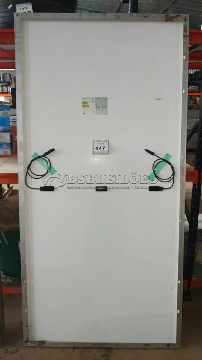 LOTE 447 - 01 MÓDULO SOLAR 445WATTS. (NO ESTADO) ATENÇÃO! FAZER A VISITAÇÃO ANTES DE ARREMATAR, NÃO SABEMOS SE FUNCIONA, LEILÃO NÃO TEM GARANTIA E NEM DEVOLUÇÃO, SUJEITO A POSSÍVEIS AVARIAS VISÍVEIS/OCULTAS E/OU