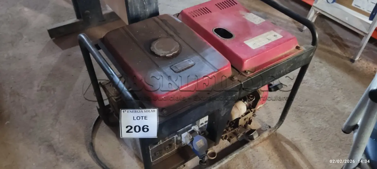 LOTE 206 - 01 GERADOR A DIESEL MD-186 6KVA. (NO ESTADO) ATENÇÃO! FAZER A VISITAÇÃO ANTES DE ARREMATAR, NÃO SABEMOS SE FUNCIONA, LEILÃO NÃO TEM GARANTIA E NEM DEVOLUÇÃO, SUJEITO A POSSÍVEIS AVARIAS VISÍVEIS/OCULTAS E/OU AUSÊNCIA DE COMPONENTES.