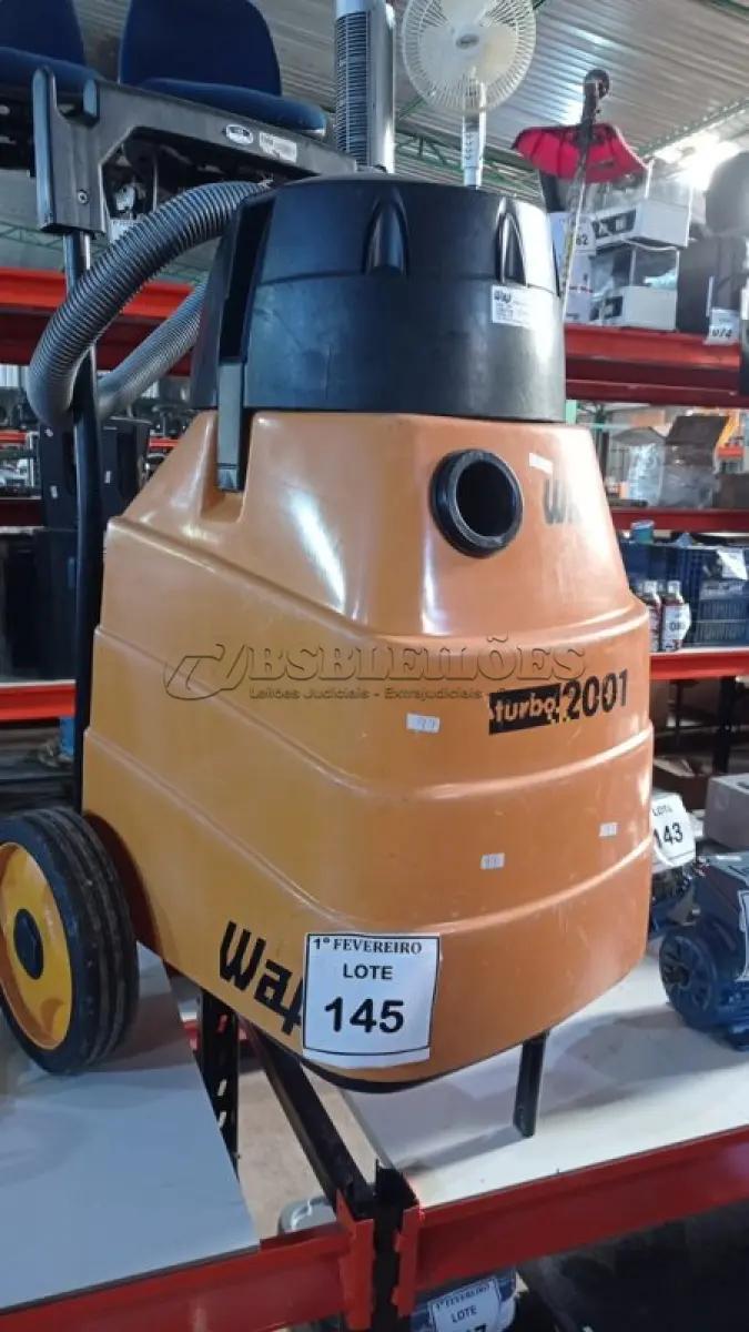 LOTE 145 - 01 ASPIRADOR DE PÓ E ÁGUA PROFISSIONAL MODELO TURBO 2001 MARCA WAP. (NO ESTADO) ATENÇÃO! FAZER A VISITAÇÃO ANTES DE ARREMATAR, NÃO SABEMOS SE FUNCIONA, LEILÃO NÃO TEM GARANTIA E NEM DEVOLUÇÃO, SUJEITO A POSSÍVEIS AVARIAS VISÍVEIS/OCULTAS E/OU AUSÊNCIA DE COMPONENTES.