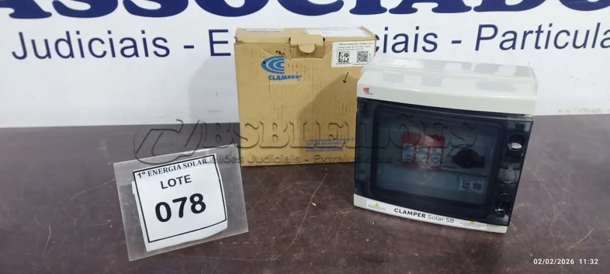 LOTE 078 - 01 STRING BOX CLAMPER SOLAR SB1 000 ½ CORDAS/ 1 SAÍDA. (NO ESTADO) ATENÇÃO! FAZER A VISITAÇÃO ANTES DE ARREMATAR, NÃO SABEMOS SE FUNCIONA, LEILÃO NÃO TEM GARANTIA E NEM DEVOLUÇÃO, SUJEITO A POSSÍVEIS AVARIAS VISÍVEIS/OCULTAS E/OU AUSÊNCIA DE COMPONENTES.
