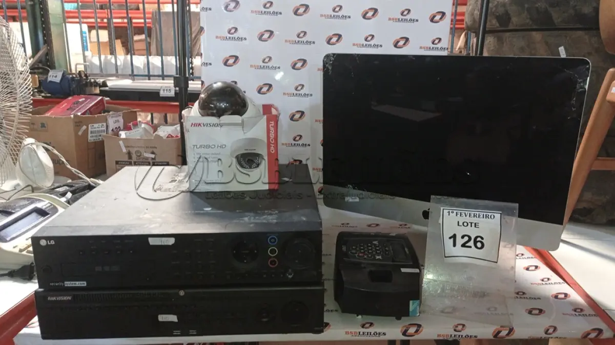 LOTE 126 - 01 IMAC APLE, 01 CÂMERA DOME MARCA HIKVISION, 01 CFTV DIGITAL MARCA LG, 01 DVR MARCA HIKIVISION E 01 RELÓGIO DE PONTO MARCA HENRY. (NO ESTADO) ATENÇÃO! FAZER A VISITAÇÃO ANTES DE ARREMATAR, NÃO SABEMOS SE FUNCIONA, LEILÃO NÃO TEM GARANTIA E NEM DEVOLUÇÃO, SUJEITO A POSSÍVEIS AVARIAS VISÍVEIS/OCULTAS E/OU AUSÊNCIA DE COMPONENTES.