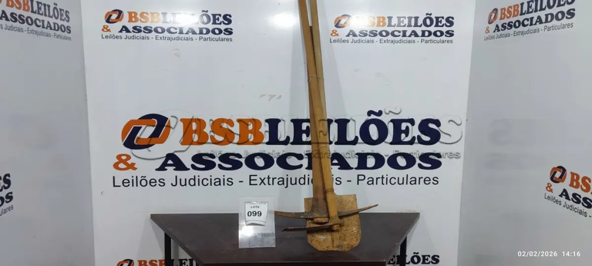 LOTE 099 - 01 PICARETA COM CABO, 01 ENCHA DECO COM CABO E 01 PÁ COM CABO. (NO ESTADO) ATENÇÃO! FAZER A VISITAÇÃO ANTES DE ARREMATAR, NÃO SABEMOS SE FUNCIONA, LEILÃO NÃO TEM GARANTIA E NEM DEVOLUÇÃO, SUJEITO A POSSÍVEIS AVARIAS VISÍVEIS/OCULTAS E/OU AUSÊNCIA DE COMPONENTES.