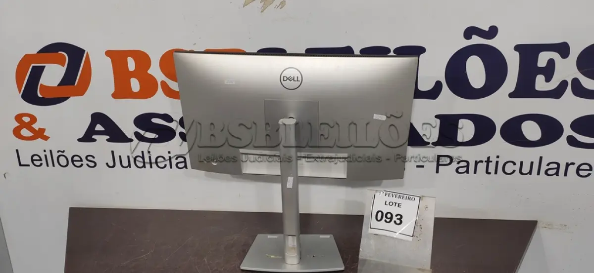 LOTE 093 - 01 MONITOR LCD MARCA DELL. (NO ESTADO) ATENÇÃO! FAZER A VISITAÇÃO ANTES DE ARREMATAR, NÃO SABEMOS SE FUNCIONA, LEILÃO NÃO TEM GARANTIA E NEM DEVOLUÇÃO, SUJEITO A POSSÍVEIS AVARIAS VISÍVEIS/OCULTAS E/OU AUSÊNCIA DE COMPONENTES.