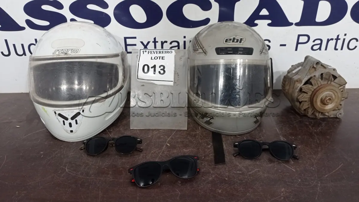 LOTE 013 - 01 ALTERNADOR DE LINHA GM MARCA DELCO ARNO S.AE 02 CAPACETES. (NO ESTADO) ATENÇÃO! FAZER A VISITAÇÃO ANTES DE ARREMATAR, NÃO SABEMOS SE FUNCIONA, LEILÃO NÃO TEM GARANTIA E NEM DEVOLUÇÃO, SUJEITO A POSSÍVEIS AVARIAS VISÍVEIS/OCULTAS E/OU AUSÊNCIA DE COMPONENTES.