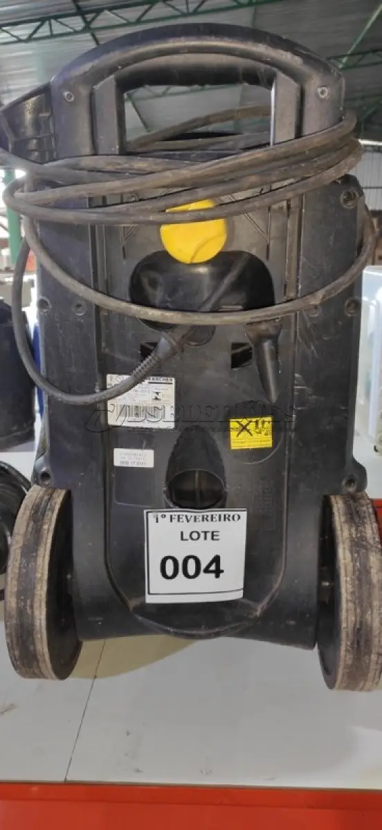LOTE 004 - 01 LAVADORA DE ALTA PRESSÃO MARCA KARCHER INCOMPLETA. (NO ESTADO) ATENÇÃO! FAZER A VISITAÇÃO ANTES DE ARREMATAR, NÃO SABEMOS SE FUNCIONA, LEILÃO NÃO TEM GARANTIA E NEM DEVOLUÇÃO, SUJEITO A POSSÍVEIS AVARIAS VISÍVEIS/OCULTAS E/OU AUSÊNCIA DE COMPONENTES.