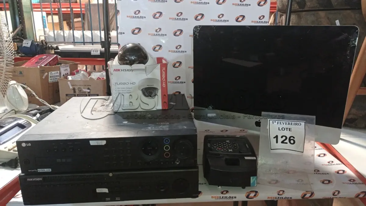 LOTE 126 - 01 IMAC APLE, 01 CÂMERA DOME MARCA HIKVISION, 01 CFTV DIGITAL MARCA LG, 01 DVR MARCA HIKIVISION E 01 RELÓGIO DE PONTO MARCA HENRY. (NO ESTADO) ATENÇÃO! FAZER A VISITAÇÃO ANTES DE ARREMATAR, NÃO SABEMOS SE FUNCIONA, LEILÃO NÃO TEM GARANTIA E NEM DEVOLUÇÃO, SUJEITO A POSSÍVEIS AVARIAS VISÍVEIS/OCULTAS E/OU AUSÊNCIA DE COMPONENTES.