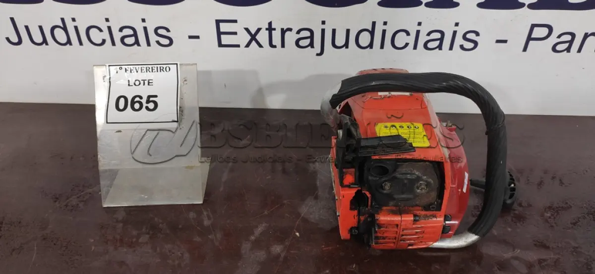 LOTE 065 - 01 MOTOSSERRA A GASOLINA MODELO TCS60FP MARCA TOYAMA INCOMPLETA. (NO ESTADO) ATENÇÃO! FAZER A VISITAÇÃO ANTES DE ARREMATAR, NÃO SABEMOS SE FUNCIONA, LEILÃO NÃO TEM GARANTIA E NEM DEVOLUÇÃO, SUJEITO A POSSÍVEIS AVARIAS VISÍVEIS/OCULTAS E/OU AUSÊNCIA DE COMPONENTES.