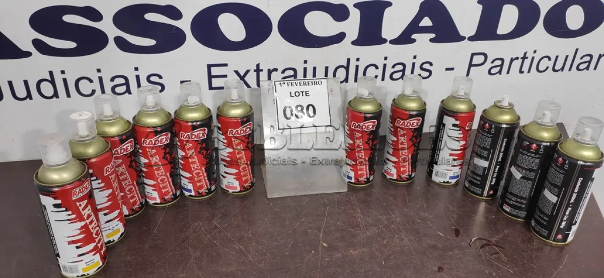 LOTE 080 - 12 TINTAS SPRAY PARA USO ARTÍSTICO MARCA RADEX CORES DIVERSAS. (NO ESTADO) ATENÇÃO! FAZER A VISITAÇÃO ANTES DE ARREMATAR, NÃO SABEMOS SE FUNCIONA, LEILÃO NÃO TEM GARANTIA E NEM DEVOLUÇÃO, SUJEITO A POSSÍVEIS AVARIAS VISÍVEIS/OCULTAS E/OU AUSÊNCIA DE COMPONENTES.