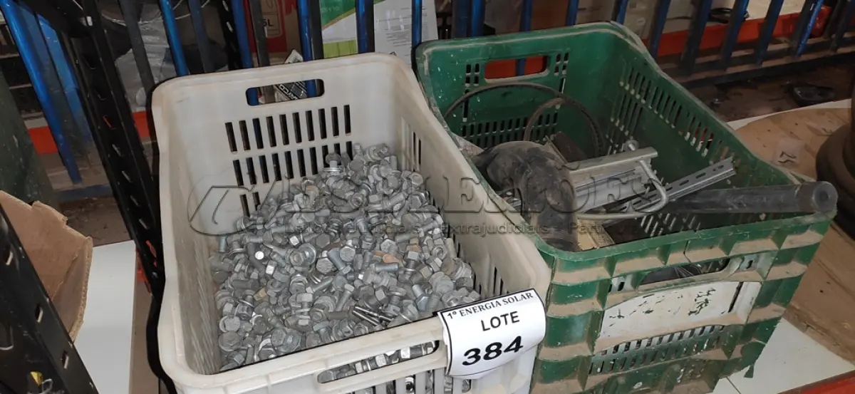LOTE 384 - 02 CAIXAS SENDO 01 COM MATERIAIS DIVERSOS COMO CORRENTES, FERRAGENS, CALÇOS DE MADEIRAS E CABOS (NO ESTADO) ATENÇÃO! FAZER A VISITAÇÃO ANTES DE ARREMATAR, NÃO SABEMOS SE FUNCIONA, LEILÃO NÃO TEM GARANTIA E NEM DEVOLUÇÃO, SUJEITO A POSSÍVEIS AVARIAS VISÍVEIS/OCULTAS E/OU
