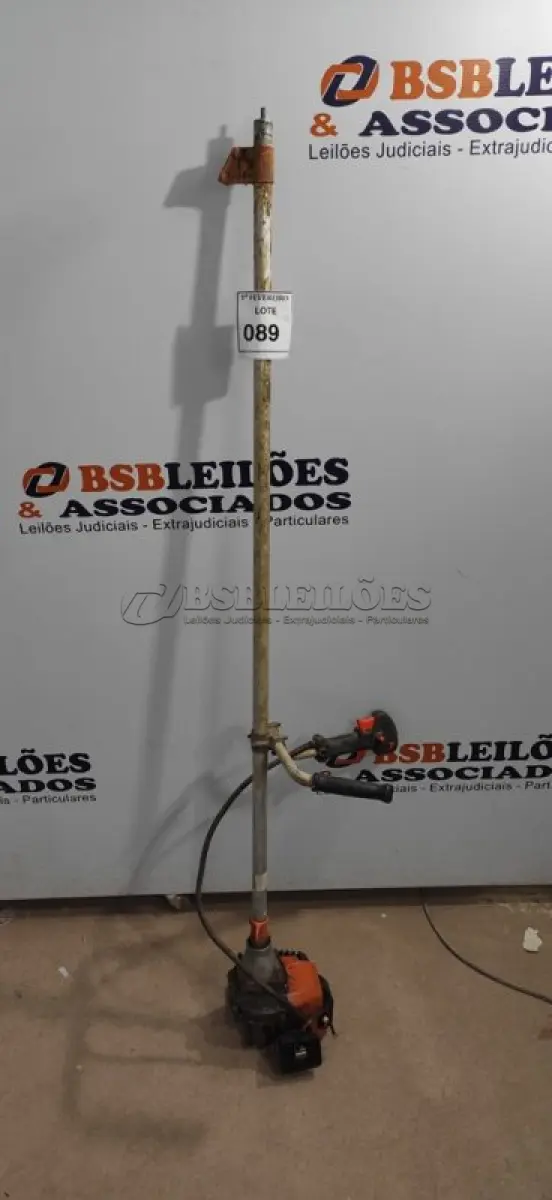 LOTE 089 - 01 ROÇADEIRA A GASOLINA INCOMPLETA. (NO ESTADO) ATENÇÃO! FAZER A VISITAÇÃO ANTES DE ARREMATAR, NÃO SABEMOS SE FUNCIONA, LEILÃO NÃO TEM GARANTIA E NEM DEVOLUÇÃO, SUJEITO A POSSÍVEIS AVARIAS VISÍVEIS/OCULTAS E/OU AUSÊNCIA DE COMPONENTES.