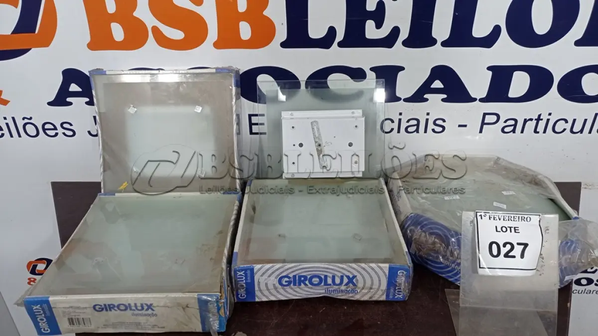 LOTE 027 - 05 LUMINÁRIAS DE VÍDEO MARCA GIROLUX. (NO ESTADO) ATENÇÃO! FAZER A VISITAÇÃO ANTES DE ARREMATAR, NÃO SABEMOS SE FUNCIONA, LEILÃO NÃO TEM GARANTIA E NEM DEVOLUÇÃO, SUJEITO A POSSÍVEIS AVARIAS VISÍVEIS/OCULTAS E/OU AUSÊNCIA DE COMPONENTES.