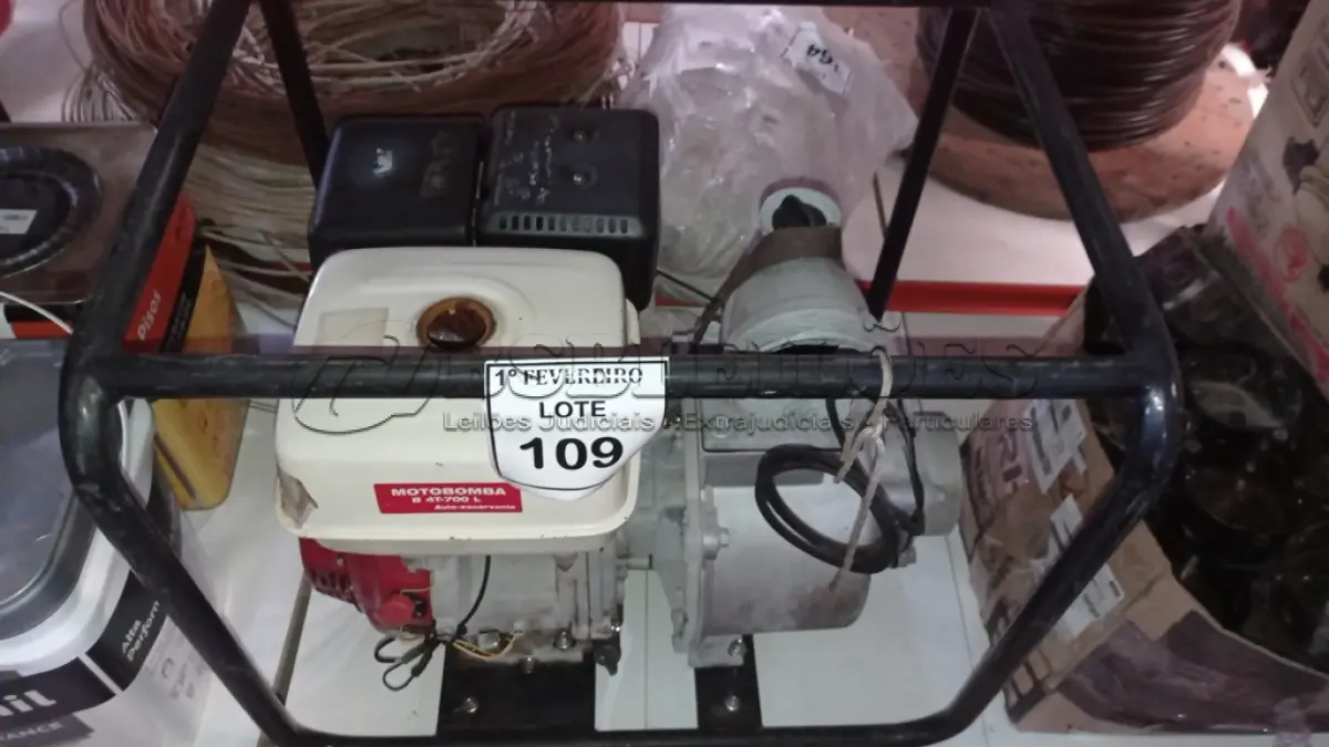 LOTE 109 - 01 MOTOBOMBA B 4T-700 L AUTO-ESCOVANTE. (NO ESTADO) ATENÇÃO! FAZER A VISITAÇÃO ANTES DE ARREMATAR, NÃO SABEMOS SE FUNCIONA, LEILÃO NÃO TEM GARANTIA E NEM DEVOLUÇÃO, SUJEITO A POSSÍVEIS AVARIAS VISÍVEIS/OCULTAS E/OU AUSÊNCIA DE COMPONENTES.