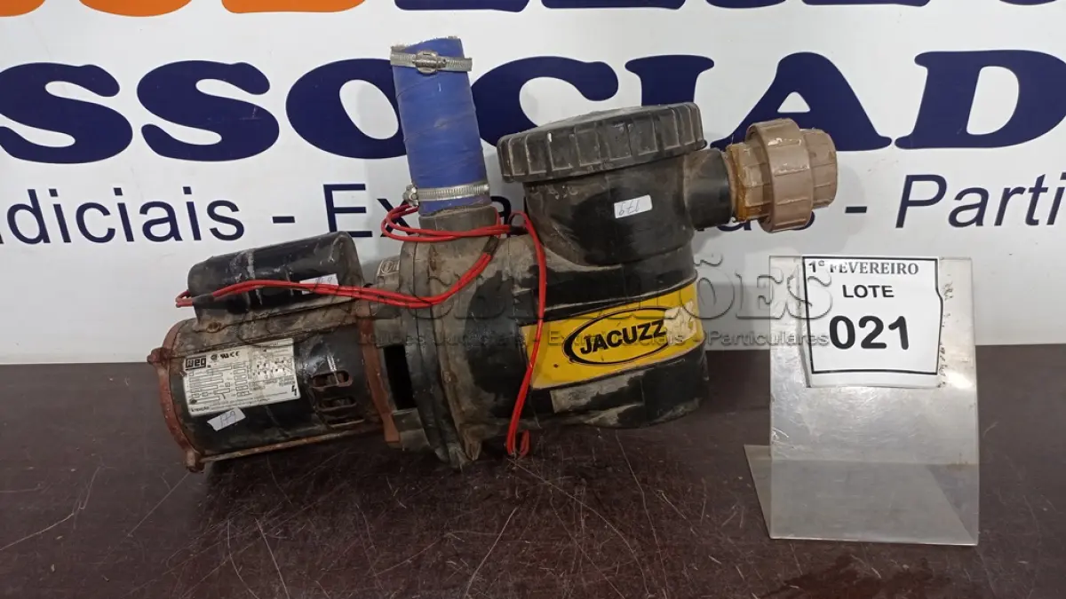 LOTE 021 - 01 BOMBA DE HIDROMASSAGEM ½ CV 220V. (NO ESTADO) ATENÇÃO! FAZER A VISITAÇÃO ANTES DE ARREMATAR, NÃO SABEMOS SE FUNCIONA, LEILÃO NÃO TEM GARANTIA E NEM DEVOLUÇÃO, SUJEITO A POSSÍVEIS AVARIAS VISÍVEIS/OCULTAS E/OU AUSÊNCIA DE COMPONENTES.