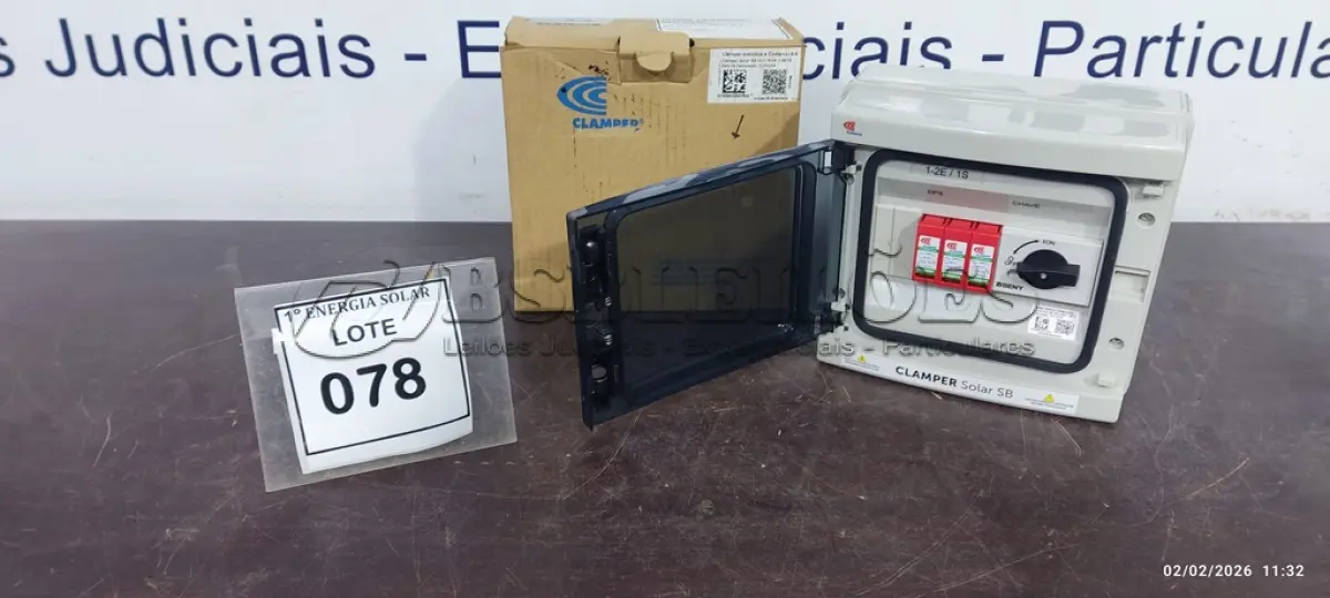 LOTE 078 - 01 STRING BOX CLAMPER SOLAR SB1 000 ½ CORDAS/ 1 SAÍDA. (NO ESTADO) ATENÇÃO! FAZER A VISITAÇÃO ANTES DE ARREMATAR, NÃO SABEMOS SE FUNCIONA, LEILÃO NÃO TEM GARANTIA E NEM DEVOLUÇÃO, SUJEITO A POSSÍVEIS AVARIAS VISÍVEIS/OCULTAS E/OU AUSÊNCIA DE COMPONENTES.