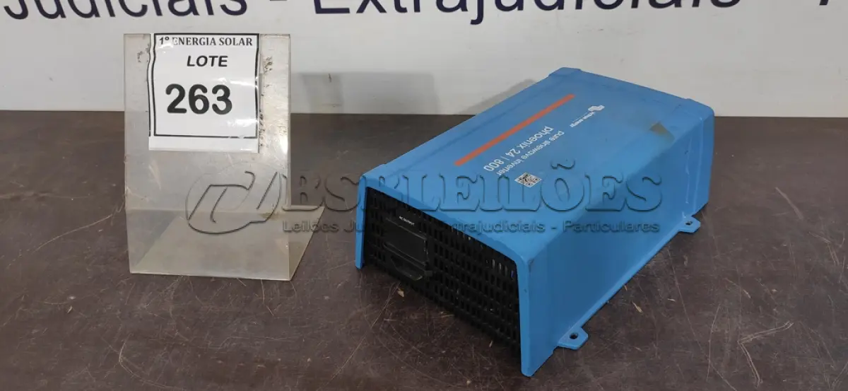 LOTE 263 - 01 PURE SINEWAVER INVERTER PHOENIX 24]800.  (NO ESTADO) ATENÇÃO! FAZER A VISITAÇÃO ANTES DE ARREMATAR, NÃO SABEMOS SE FUNCIONA, LEILÃO NÃO TEM GARANTIA E NEM DEVOLUÇÃO, SUJEITO A POSSÍVEIS AVARIAS VISÍVEIS/OCULTAS E/OU AUSÊNCIA DE COMPONENTES.