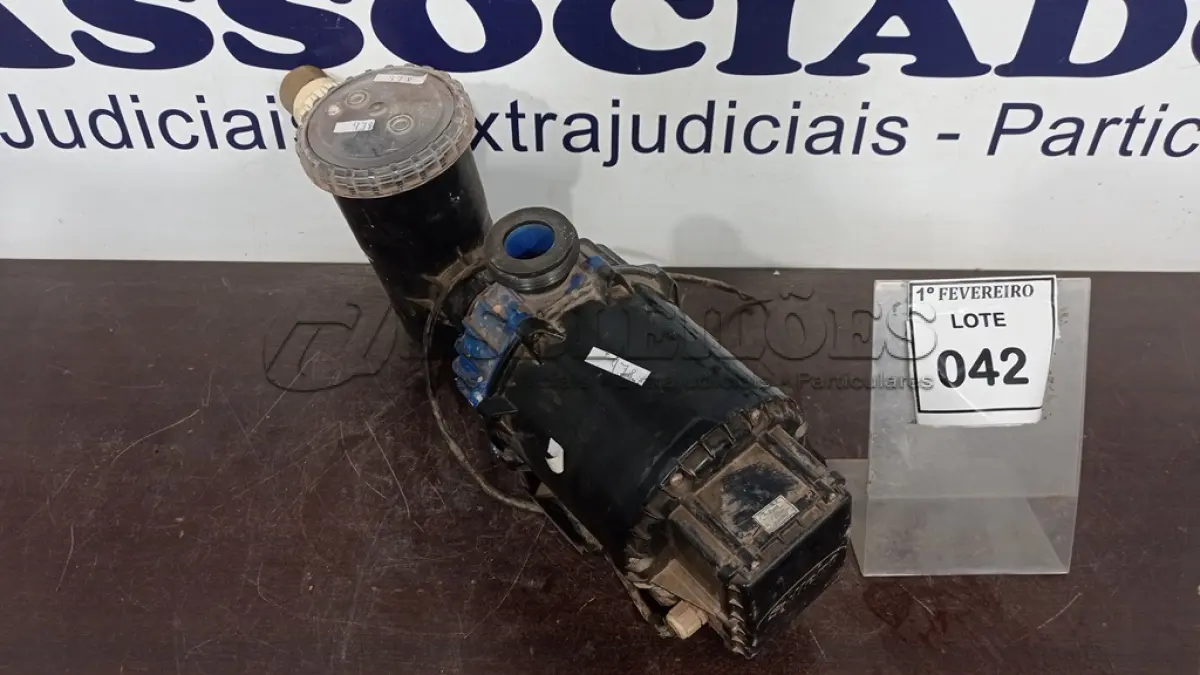 LOTE 042 - 01 BOMBA COM PRÉ-FILTRO PARA PISCINA 1CV 220V MARCA SYLLENT. (NO ESTADO) ATENÇÃO! FAZER A VISITAÇÃO ANTES DE ARREMATAR, NÃO SABEMOS SE FUNCIONA, LEILÃO NÃO TEM GARANTIA E NEM DEVOLUÇÃO, SUJEITO A POSSÍVEIS AVARIAS VISÍVEIS/OCULTAS E/OU AUSÊNCIA DE COMPONENTES.