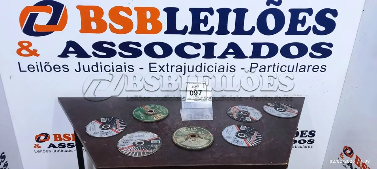 LOTE 097 - 02 DISCOS DE DESBASTE E 05 DISCOS DE CORTE 7”. (NO ESTADO) ATENÇÃO! FAZER A VISITAÇÃO ANTES DE ARREMATAR, NÃO SABEMOS SE FUNCIONA, LEILÃO NÃO TEM GARANTIA E NEM DEVOLUÇÃO, SUJEITO A POSSÍVEIS AVARIAS VISÍVEIS/OCULTAS E/OU AUSÊNCIA DE COMPONENTES.