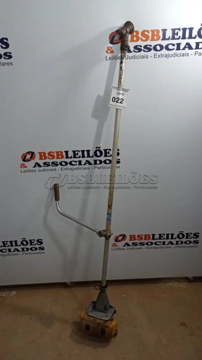 LOTE 022 - 01 ROÇADEIRA A GASOLINA INCOMPLETA. (NO ESTADO) ATENÇÃO! FAZER A VISITAÇÃO ANTES DE ARREMATAR, NÃO SABEMOS SE FUNCIONA, LEILÃO NÃO TEM GARANTIA E NEM DEVOLUÇÃO, SUJEITO A POSSÍVEIS AVARIAS VISÍVEIS/OCULTAS E/OU AUSÊNCIA DE COMPONENTES.