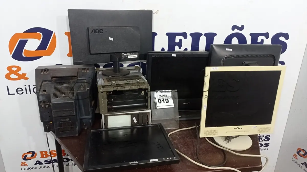 LOTE 019 - 01 TV LCD 20’’ MARCA SONY, 04 MONITORES DE MARCAS E MODELOS DIVERSOS, 01 TV RETRÔ PORTÁTIL MODELO DELUXE 12 MARCA PHILCO E 02 RÁDIOS/TV PORTÁTEIS. (NO ESTADO) ATENÇÃO! FAZER A VISITAÇÃO ANTES DE ARREMATAR, NÃO SABEMOS SE FUNCIONA, LEILÃO NÃO TEM GARANTIA E NEM DEVOLUÇÃO, SUJEITO A POSSÍVEIS AVARIAS VISÍVEIS/OCULTAS E/OU AUSÊNCIA DE COMPONENTES.